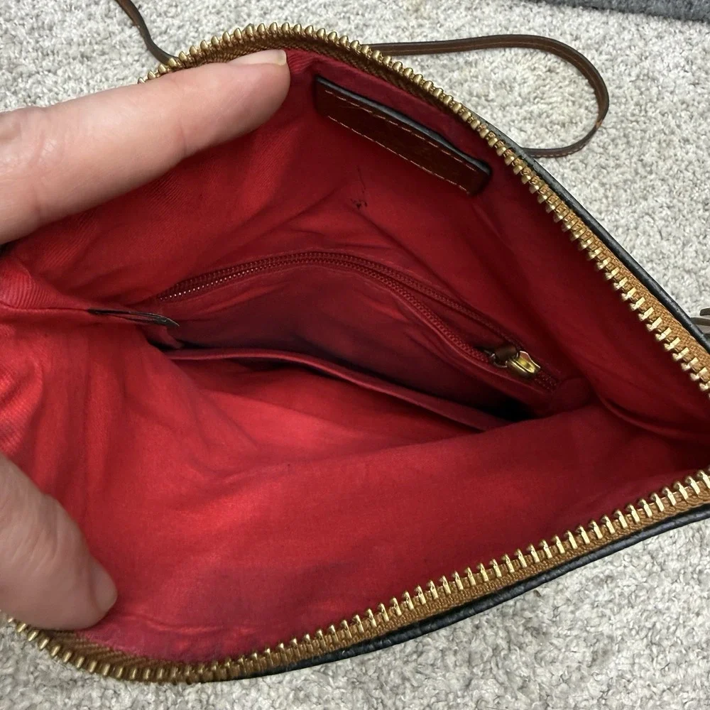 Dooney & Bourke pebble leather folder‎ zip crossbody purse bag black